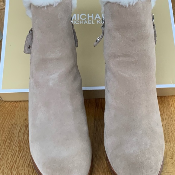 Michael Kors Booties - beige suede - size 7 - Picture 2 of 6